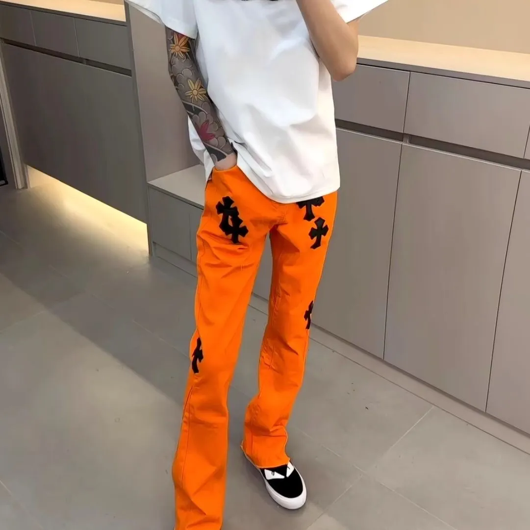 P250 💰 (Top version) ChromeHeart & Chrome Heart Same style as Yang and Su Extinct Virgil co-branded flare jeans Original hardware accessories washed and other elevators, QR code analysis are all purchased from the original factory, high degree of restoration, you are welcome to compare the products~ Three-dimensional version Loose and comfortable, not picky about the body shape Make you taller and slimmer Factory Seiko Original factory quality control Same style for men and women Can be matched with couples Versatile recommendation Necessary jeans for all seasons Hipsters have been disappointed From the quality selection of fabrics, the tailoring of details, and the matching of patterns, everything is impeccable! The upper body is so handsome when worn...it can be easily worn by men, women and children! The craftsmanship is made of heavy-duty washed pure cotton denim fabric. After washing, it is soft and thick and looks very stylish when worn. Size: 28-30-32-34 (corresponding to S-M-L-XL) Color: Orange